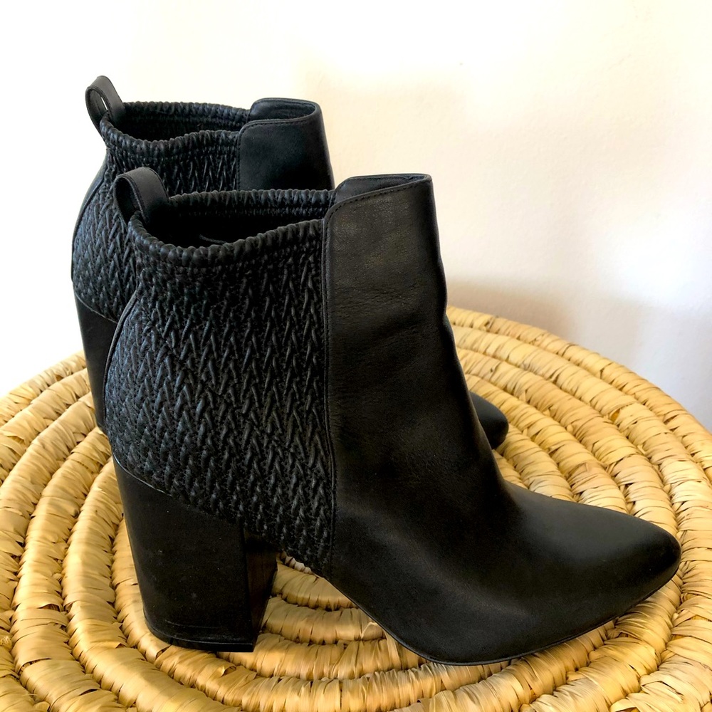 COLE HAAN ANKLE BOOTS